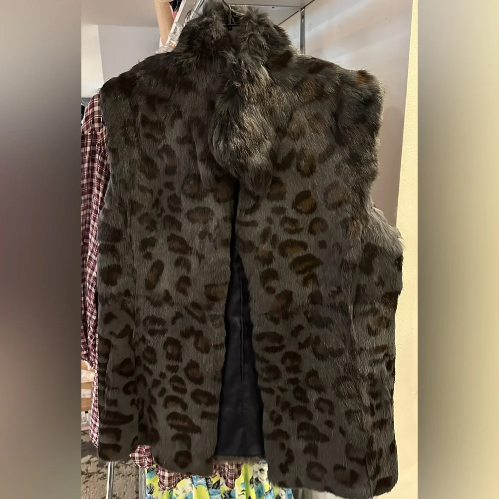 Exclusive Jocelyn x Neiman Marcus fur vest - Picture 1 of 3
